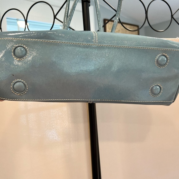 NINE WEST HANDBAG patent polyurethane. Snap close, Metal top frame - Picture 6 of 9